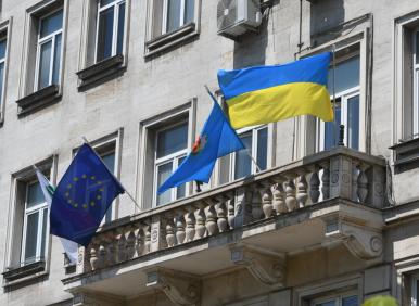 Хайде, махайте украинските знаменца от реверите - ще ви простим!